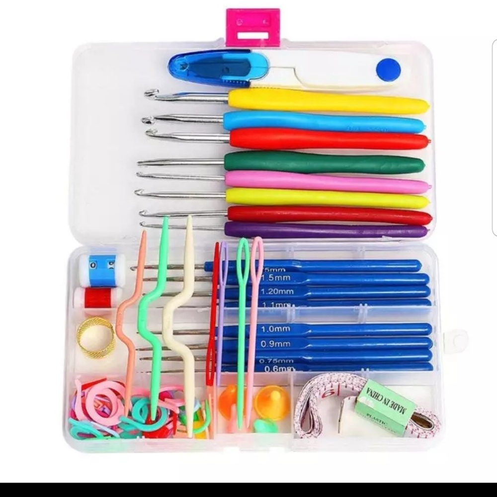 16 crochet hooks and accesories! 🧶🥰♥️😊🧶